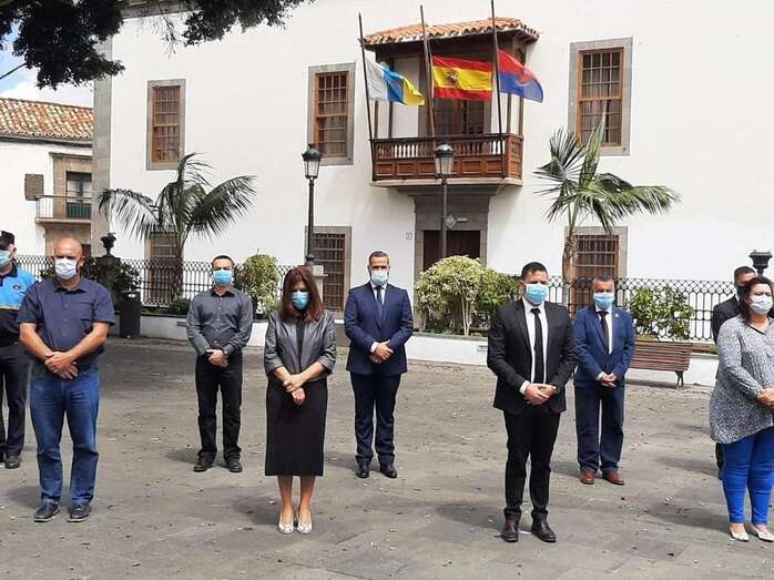 El acto tuvo lugar a las 12 del mediodía en la plaza de San Juan (Foto TA)